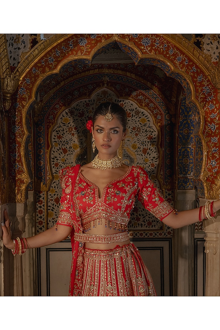 Gold Finish Kundan Polki Maang Tikka by Maisara Jewelry at Pernia's Pop Up Shop