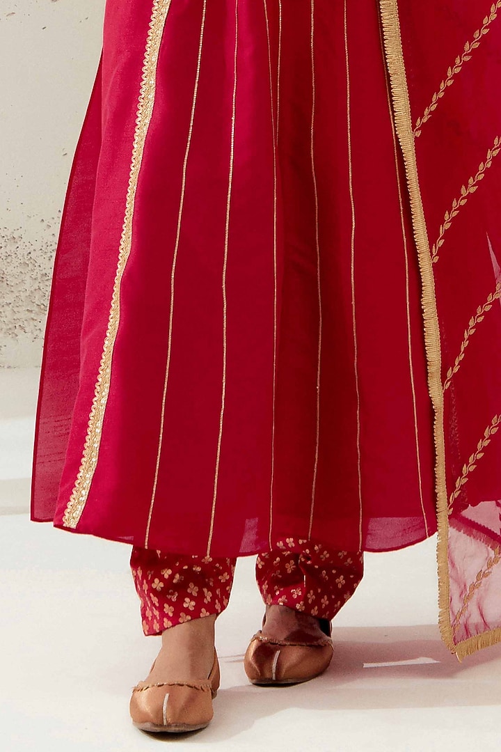 Red Blended Silk Floral Hand Embroidered Kalidar Kurta Set by Ranian at Pernia's Pop Up Shop