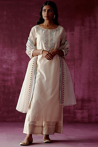 Off-White Chanderi Embroidered Kurta Set by POULI