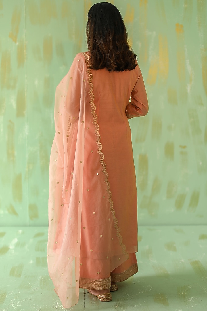 Vintage Pink Embroidered Kurta Set by POULI at Pernia's Pop Up Shop