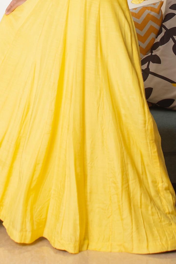 Butter Yellow Tie-Dye Gown by Dhwaja at Pernia's Pop Up Shop