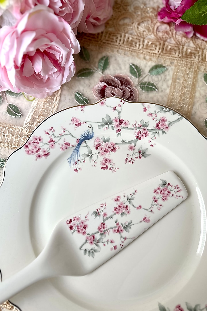 White & Pink Finest Premium Porcelain Snack Set by Vigneto at Pernia's Pop Up Shop