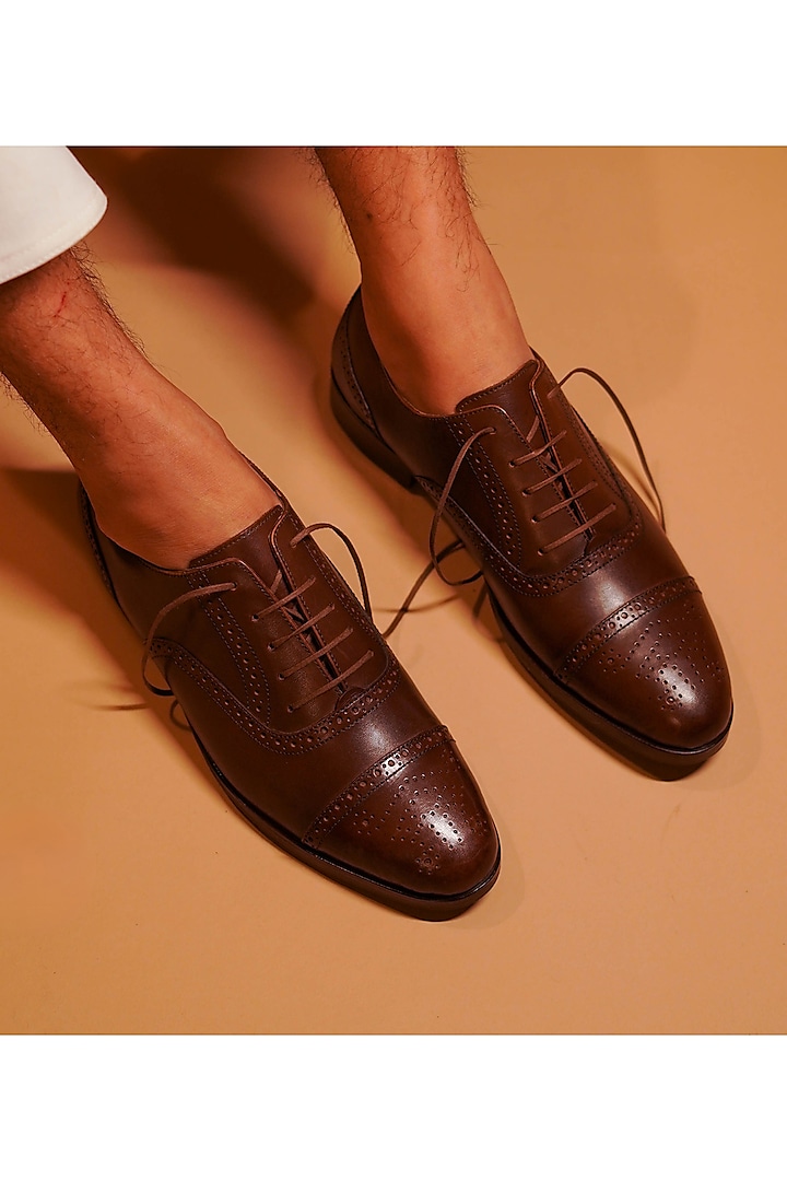 Brown Leather Cap-Toe Oxford Brogues by Dmodot