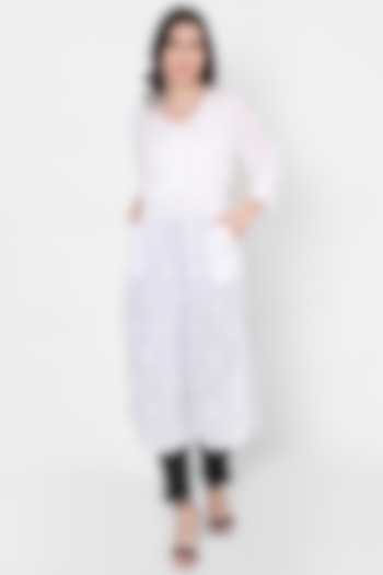 White Chikankari Embroidered Kurta by House Of Kari at Pernia's Pop Up Shop