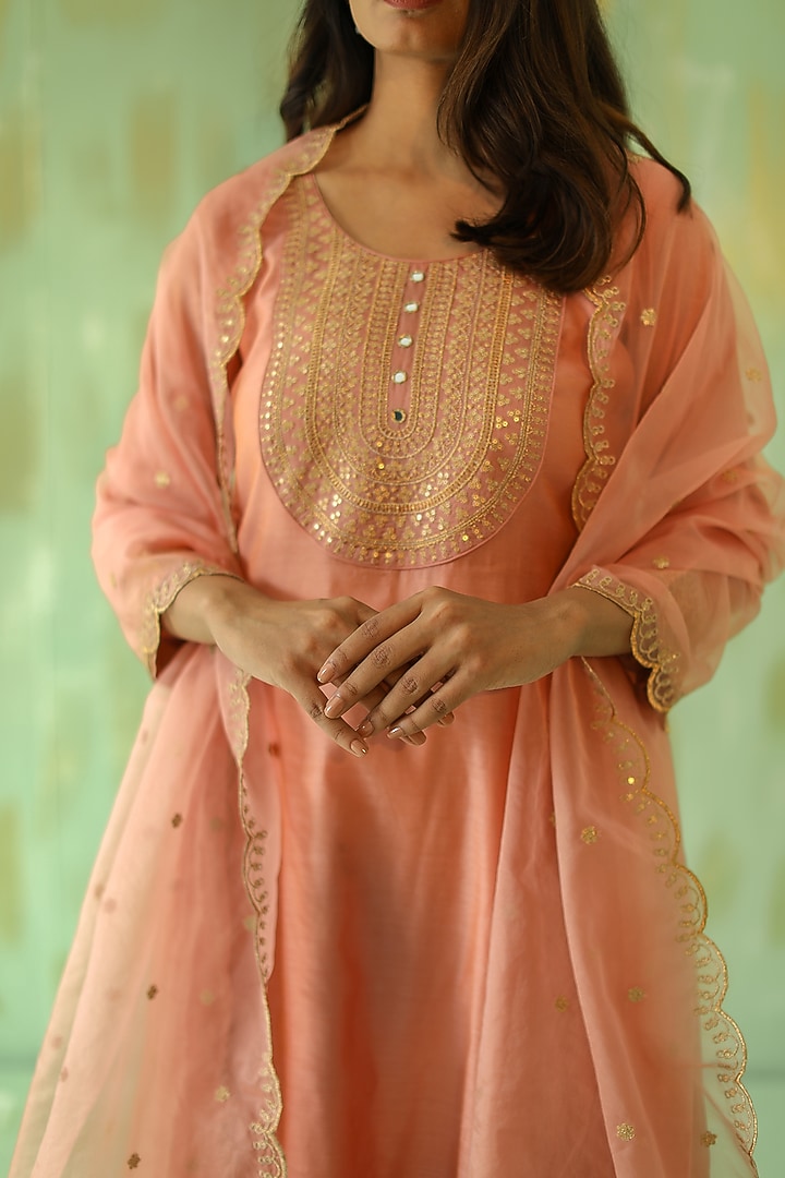 Vintage Pink Embroidered Kurta Set by POULI at Pernia's Pop Up Shop
