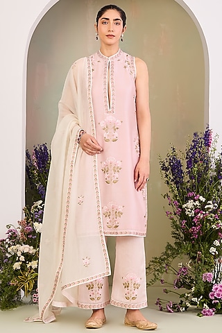 Pastel Pink Handwoven Silk Chanderi Embroidered Kurta Set by Sue Mue