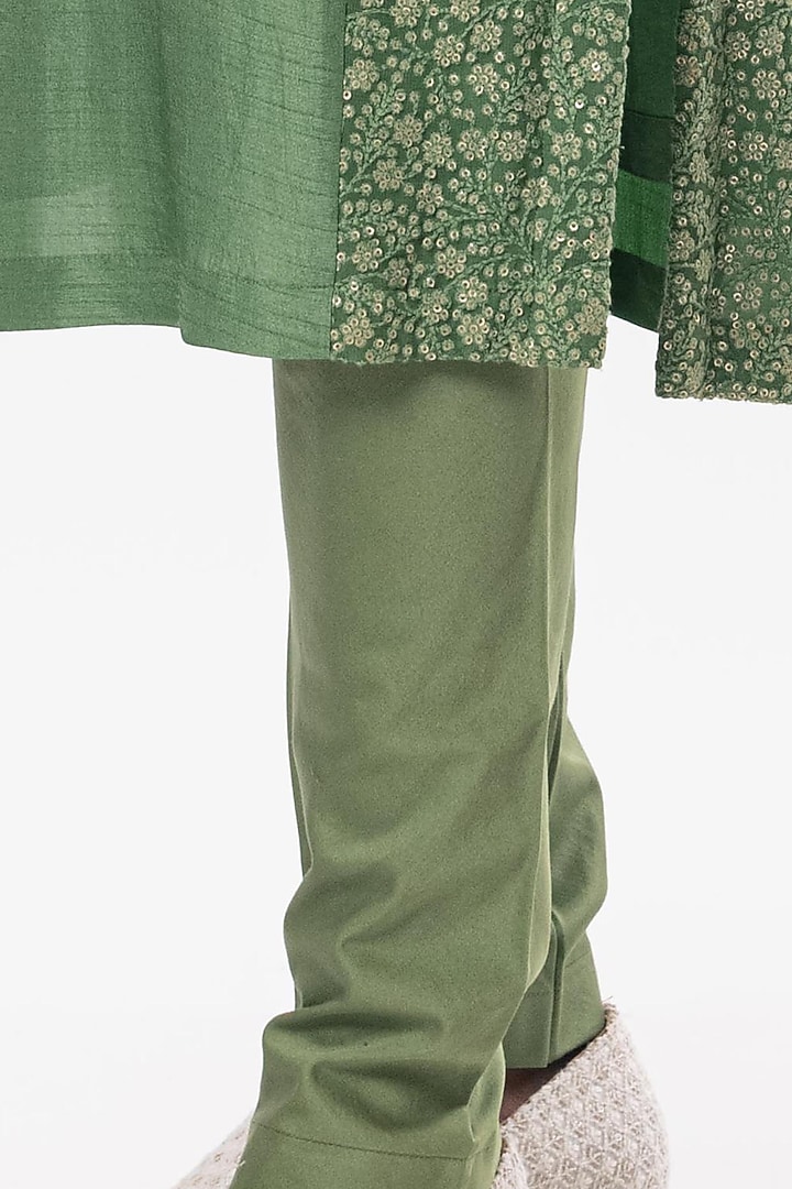 Sacramento Green Chanderi Silk Embroidered Kurta Set by Nautanky By Nilesh Parashar Men at Pernia's Pop Up Shop