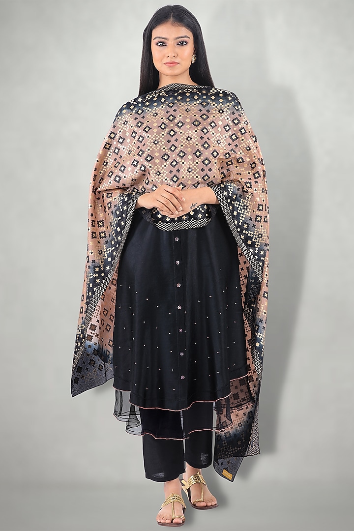 Black Embroidered Kurta Set by I AM DESIGN at Pernia's Pop Up Shop
