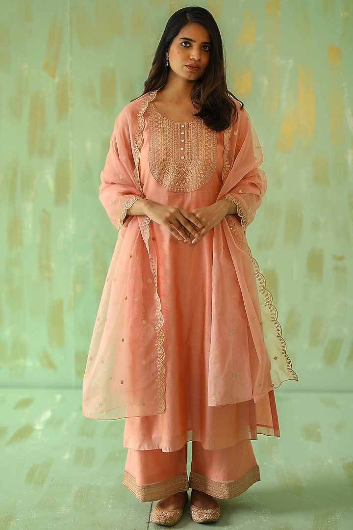 Vintage Pink Embroidered Kurta Set by POULI at Pernia's Pop Up Shop