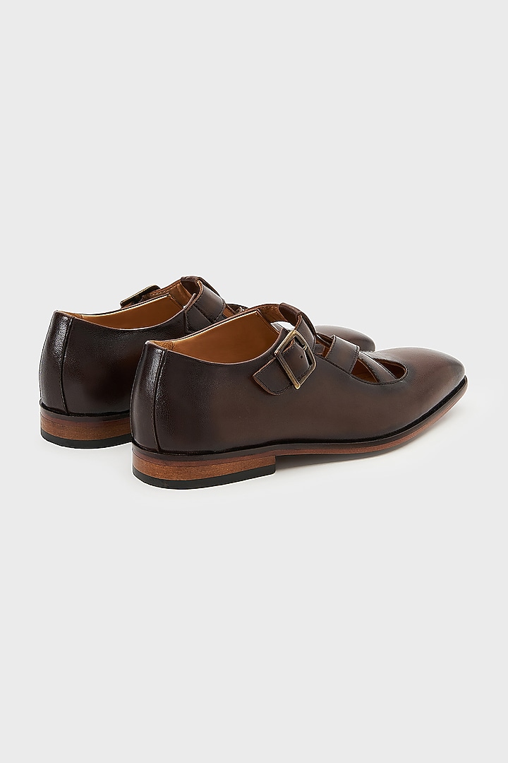 Brown Leather Samrat Sandals by Nauvab at Pernia's Pop Up Shop
