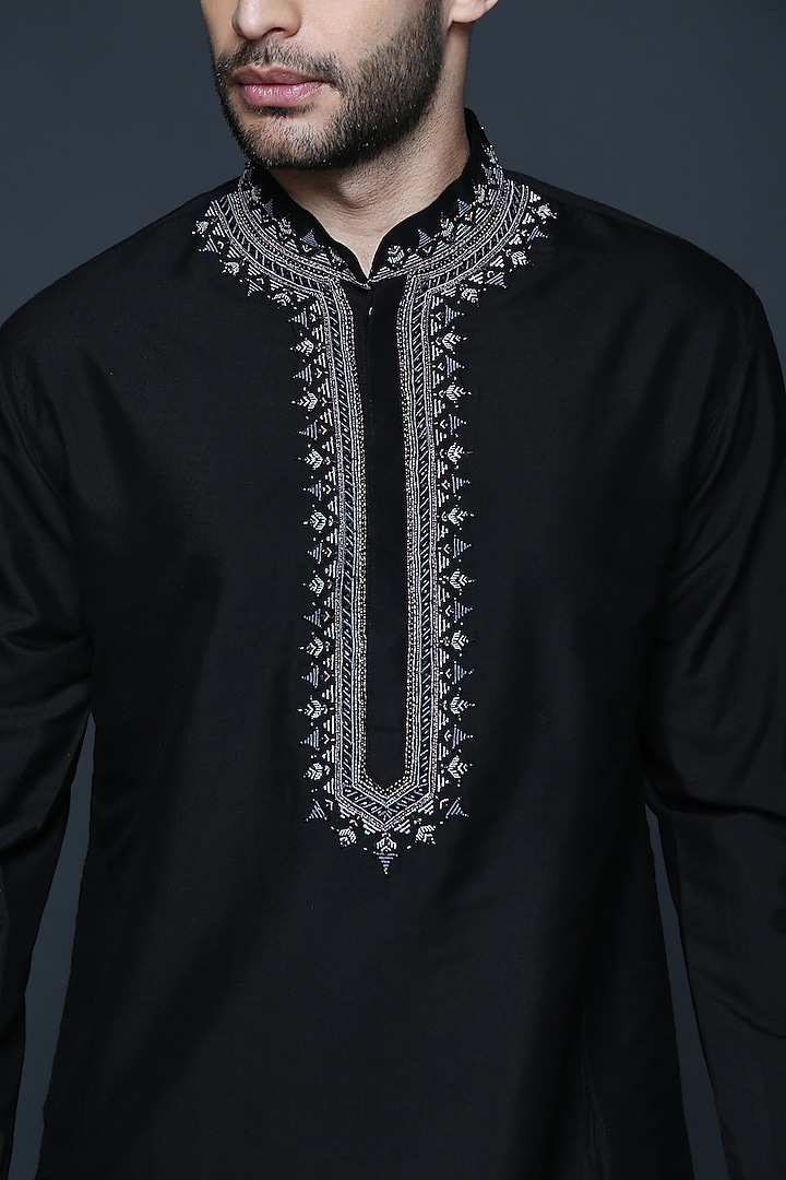 Black Embroidered Kurta Set by Sanjev Marwaaha Men at Pernia's Pop Up Shop