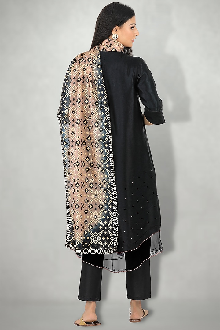 Black Embroidered Kurta Set by I AM DESIGN at Pernia's Pop Up Shop