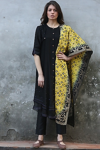Black Linen Satin Kantha Embroidered Kurta Set by I AM DESIGN