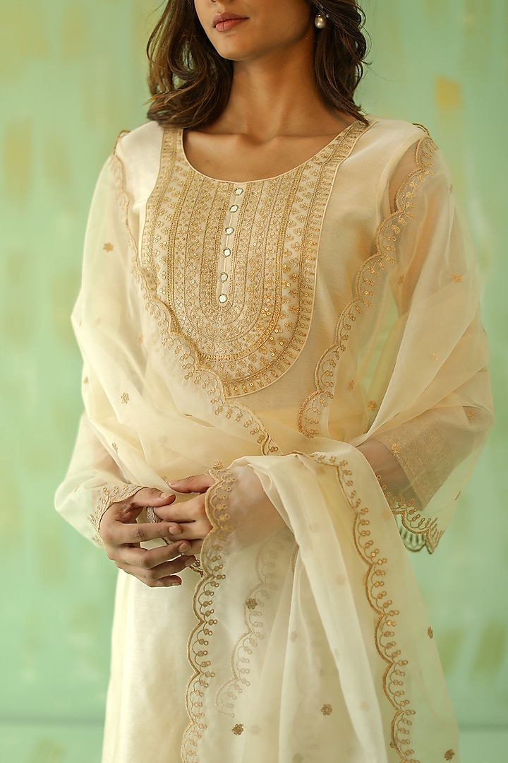 Off-White Embroidered Kurta Set by POULI at Pernia's Pop Up Shop