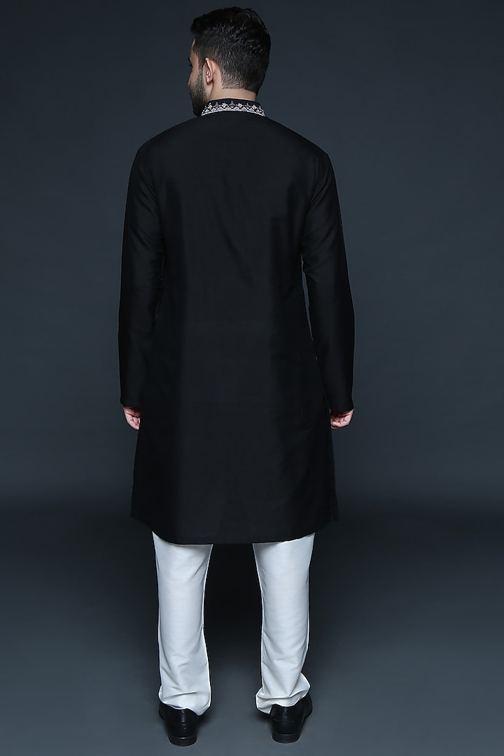 Black Embroidered Kurta Set by Sanjev Marwaaha Men at Pernia's Pop Up Shop