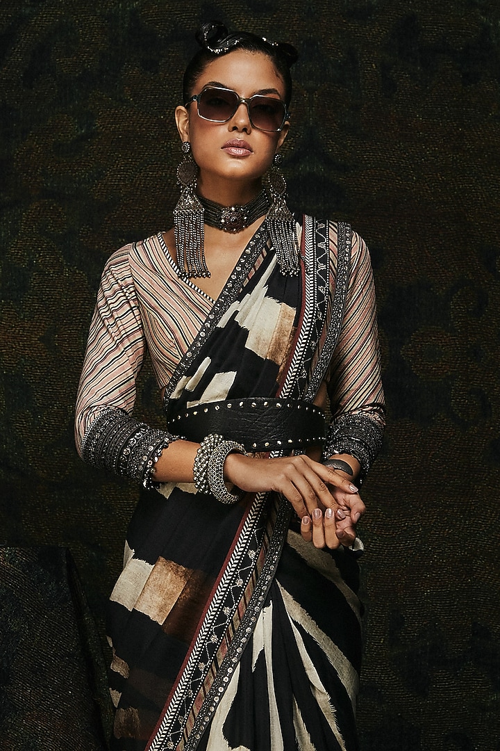 Black & White Chanderi Silk Printed Wedding Saree Set by JJV.Kapurthala By JJ Valaya at Pernia's Pop Up Shop