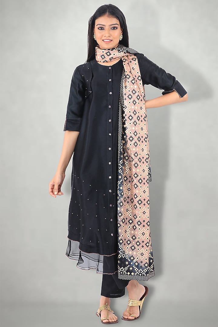 Black Embroidered Kurta Set by I AM DESIGN at Pernia's Pop Up Shop