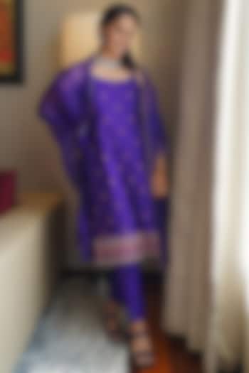 Purple Embroidered Kurta Set by Pink City By Sarika at Pernia's Pop Up Shop