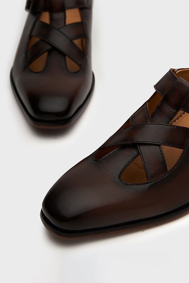 Brown Leather Samrat Sandals by Nauvab at Pernia's Pop Up Shop
