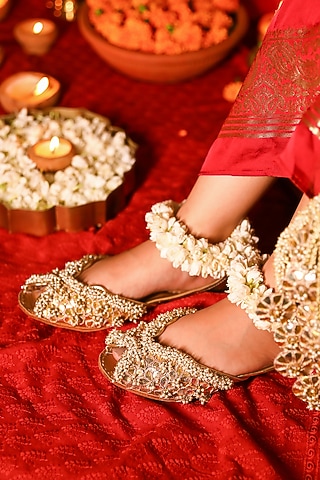 Gold Leatherette Floral Motif Embroidered Juttis by 5 Elements