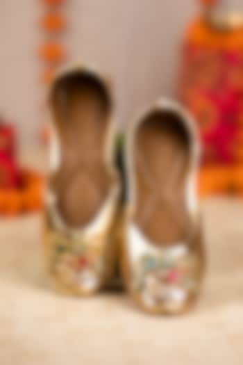Gold Leatherette Metallic Thread Work Juttis by 5 Elements at Pernia's Pop Up Shop
