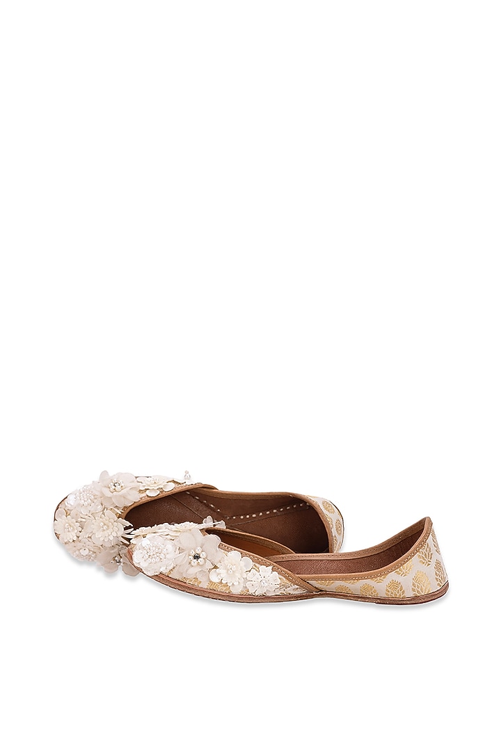 Off-White Leatherette Pearl Embroidered Juttis by 5 Elements at Pernia's Pop Up Shop