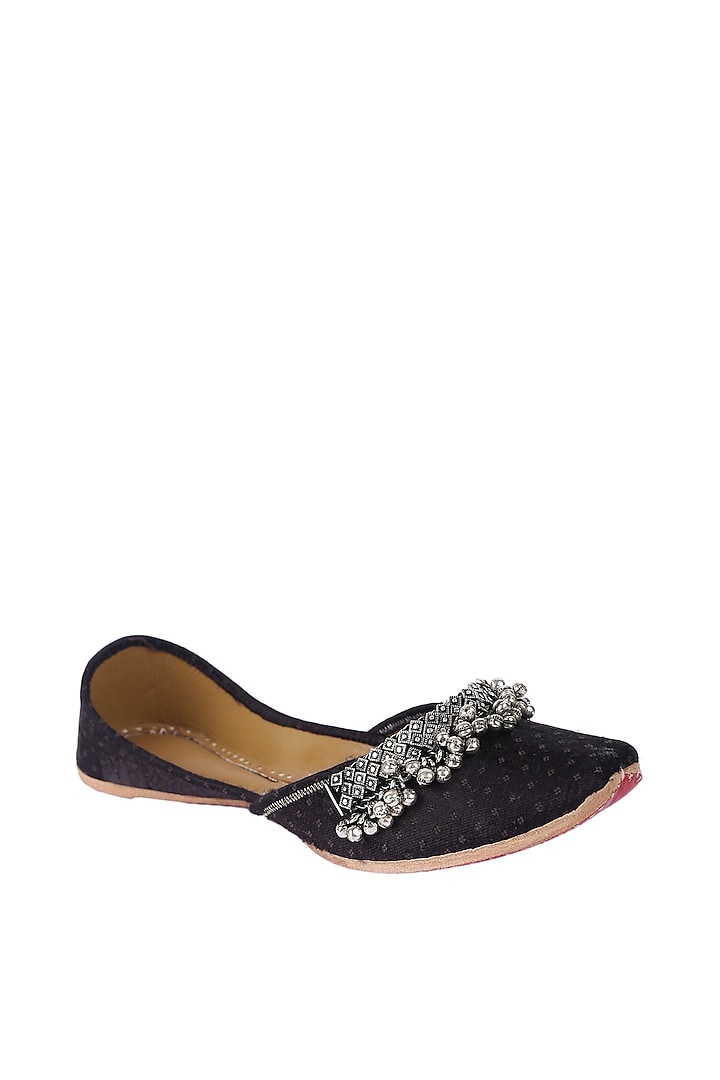 Black Leather Juttis With Ghungroos by 5 Elements