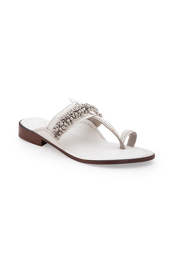 White Embellished Handcrafted Kolhapuri Sandals by 5 Elements at Pernia's Pop Up Shop
