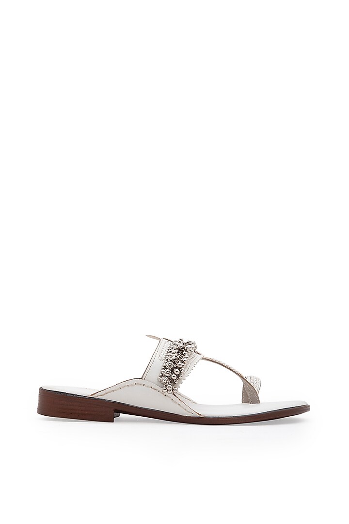 White Embellished Handcrafted Kolhapuri Sandals by 5 Elements at Pernia's Pop Up Shop