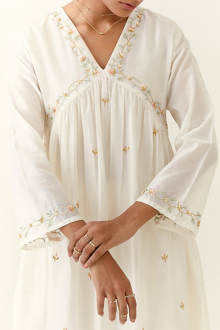 Off-White Silk Chanderi Hand Embroidered Gathered Kurta Set by Anantaa By Roohi Trehan at Pernia's Pop Up Shop