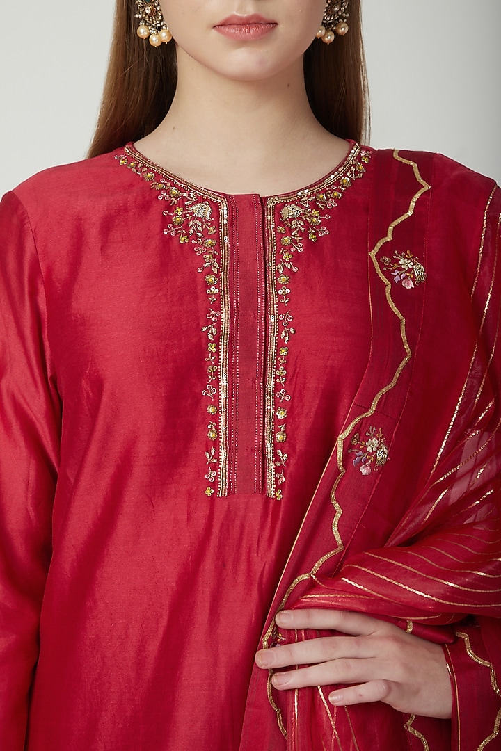 Red Embroidered Kurta Set by 5X by Ajit Kumar at Pernia's Pop Up Shop
