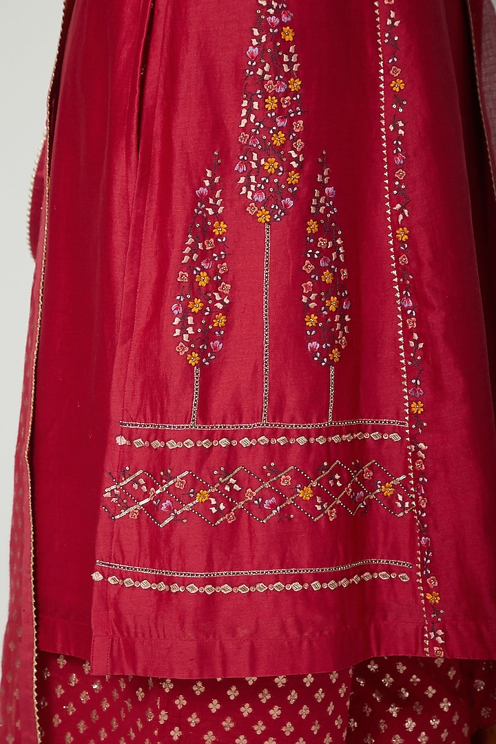 Red Sequins Embroidered Kurta Set by 5X by Ajit Kumar at Pernia's Pop Up Shop