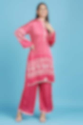 Pink Bandhani Kurta set by ILAPTI at Pernia's Pop Up Shop