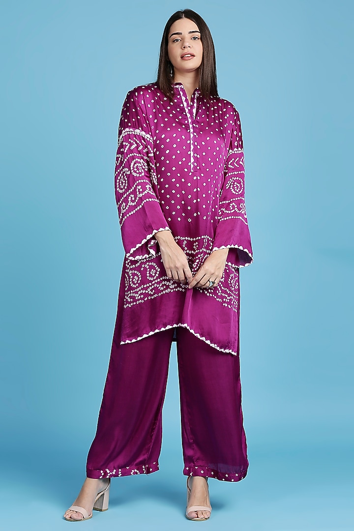Magenta Silk Bandhani Kurta set by ILAPTI at Pernia's Pop Up Shop