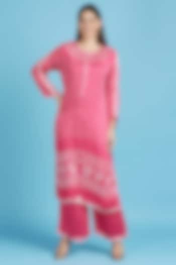 Pink Silk Bandhani Kurta set by ILAPTI at Pernia's Pop Up Shop