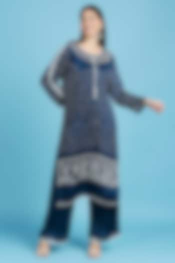 Teal Blue Bandhani Long Kurta Set by ILAPTI at Pernia's Pop Up Shop