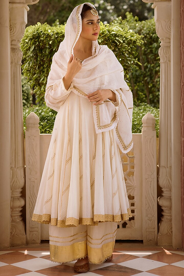 Ivory Chanderi Block Printed & Dabka Embroidered Party Wear Anarkali Set by Vashisht Guru Dutt at Pernia's Pop Up Shop