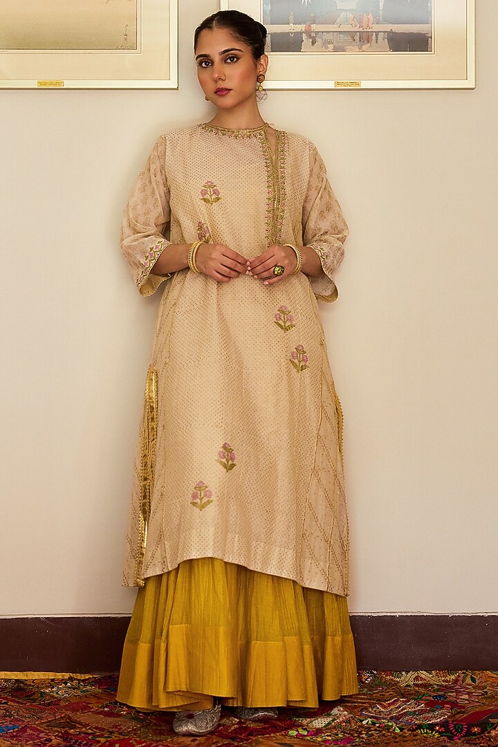 Mustard Mul Wedding Sharara Set by Vashisht Guru Dutt at Pernia's Pop Up Shop