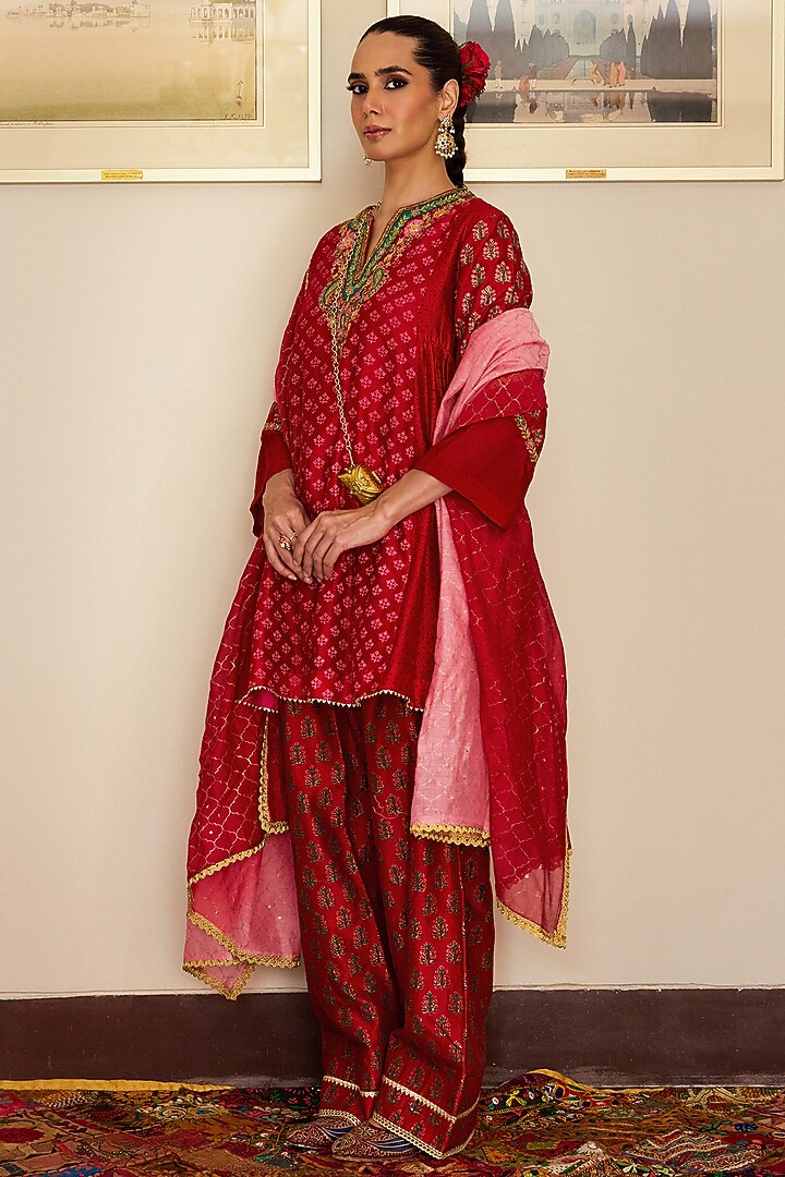 Red Chanderi Block Printed & Embroidered Short Kurta Set by Vashisht Guru Dutt at Pernia's Pop Up Shop