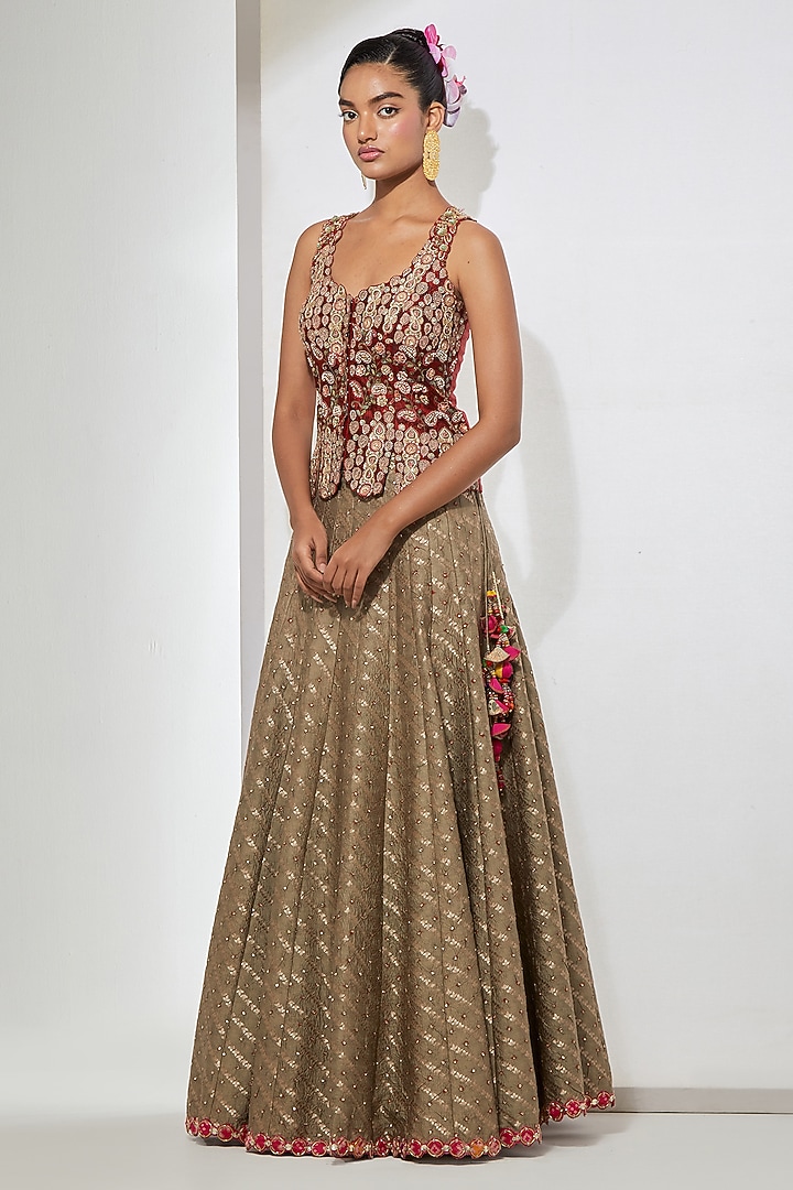 Beige Bandhani Silk Skirt Set by aum ashima & asit at Pernia's Pop Up Shop