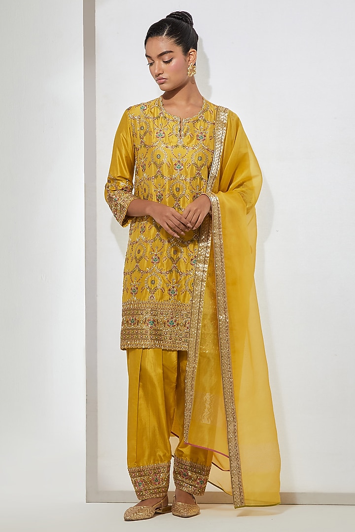 Mustard Silk Banarasi Brocade Floral Embroidered Kurta Set by aum ashima & asit at Pernia's Pop Up Shop