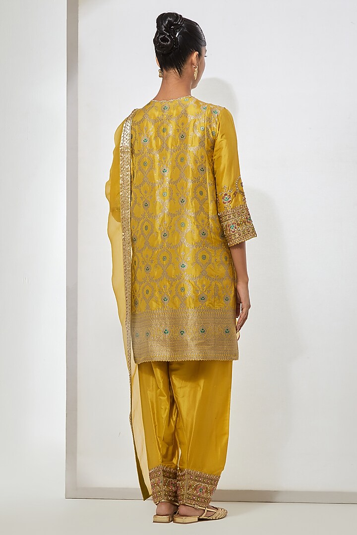 Mustard Silk Banarasi Brocade Floral Embroidered Kurta Set by aum ashima & asit at Pernia's Pop Up Shop