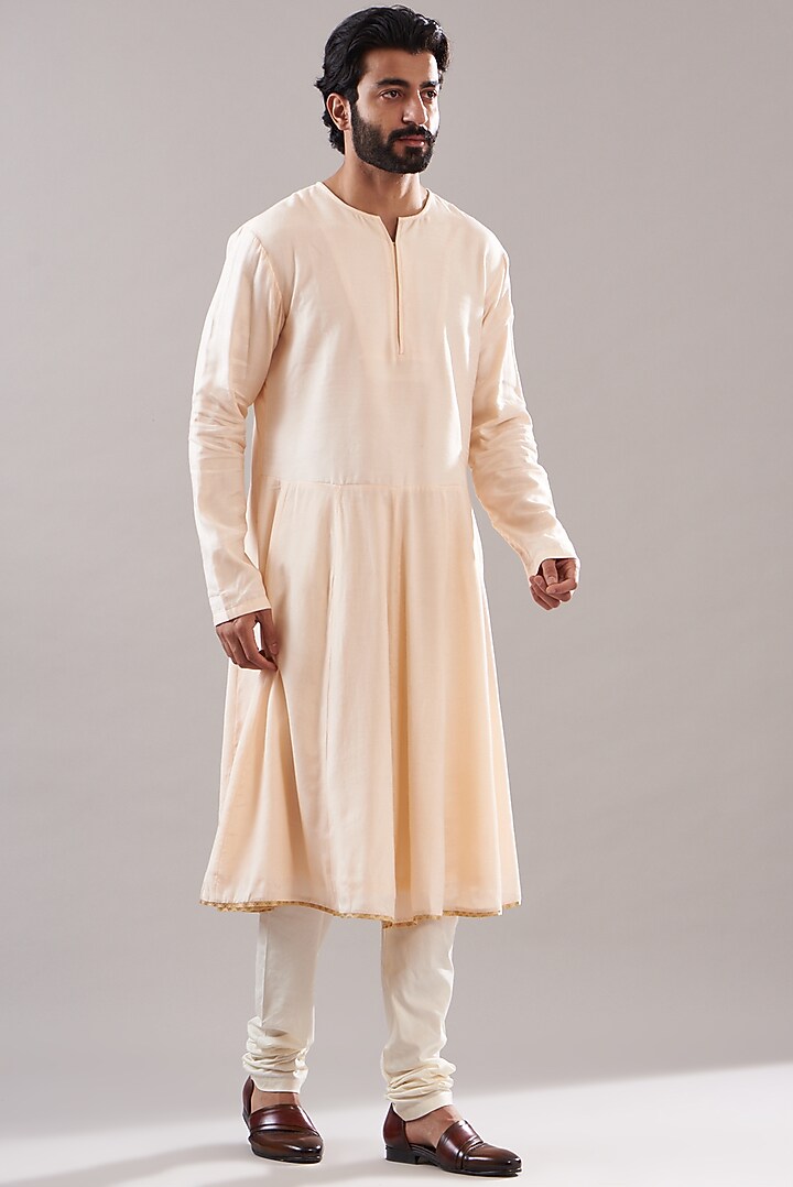 Off White Silk Hand Embroidered Groom Sherwani Set by Annshul Aggarwal at Pernia's Pop Up Shop
