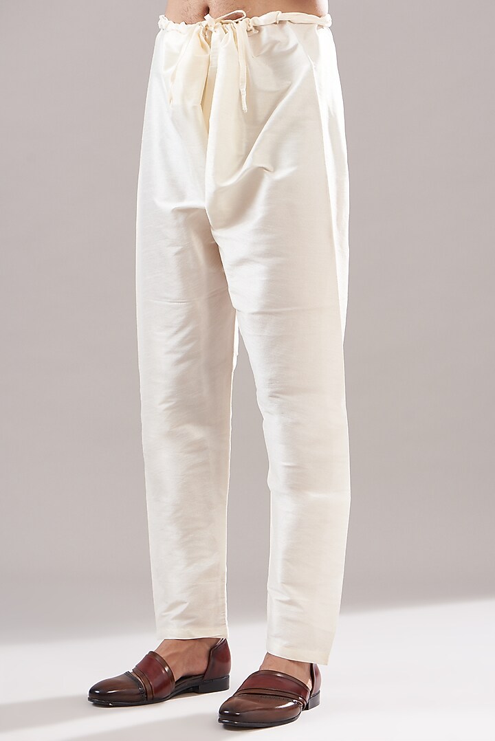 Off-White Silk Embroidered Groom Sherwani Set by Annshul Aggarwal at Pernia's Pop Up Shop