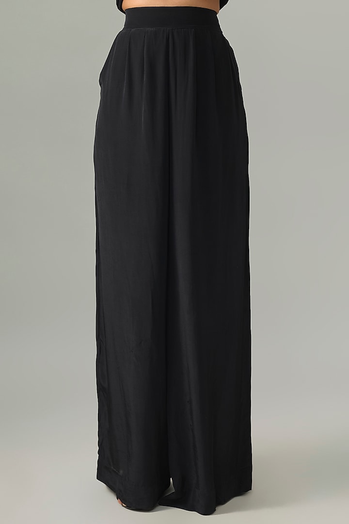 Black Crepe & Banarasi Cape Set by Amit Aggarwal at Pernia's Pop Up Shop