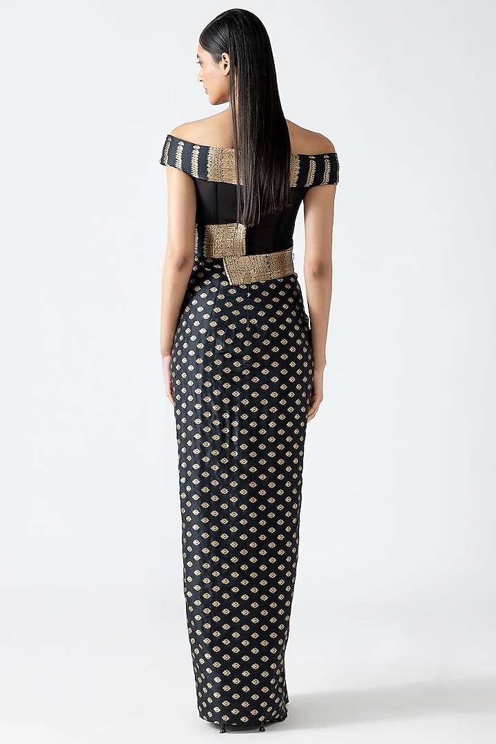 Onyx Banarasi Micro Pleated Moulded Bridal Gown Saree by Amit Aggarwal at Pernia's Pop Up Shop