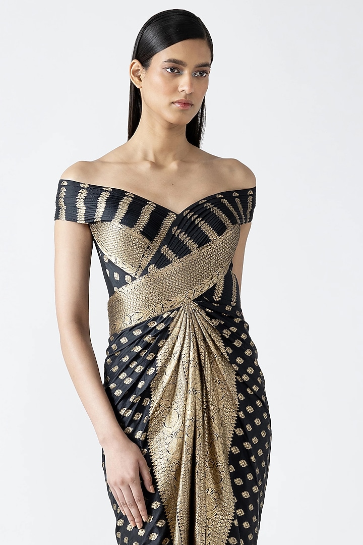Onyx Banarasi Micro Pleated Moulded Bridal Gown Saree by Amit Aggarwal at Pernia's Pop Up Shop