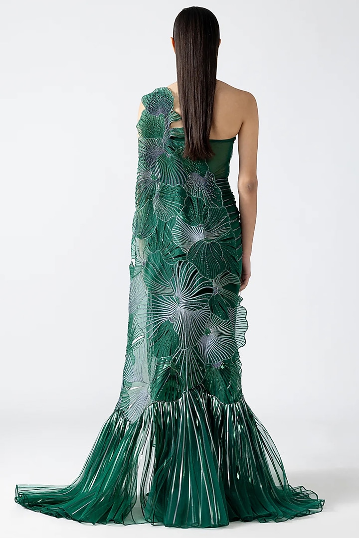 Emerald Green Georgette Embroidered Off-Shoulder Draped Bridal Saree Set by Amit Aggarwal at Pernia's Pop Up Shop