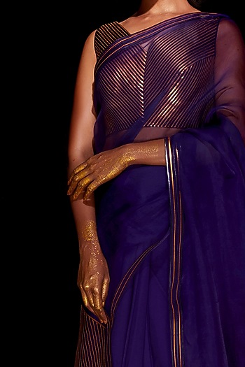 Purple Gold Metallic Saree Set Design By Amit Aggarwal At Pernia S Pop Up Shop 2021 We promise, if you liked metallic silver you are guaranteed to love metallic gold even more. amit aggarwal