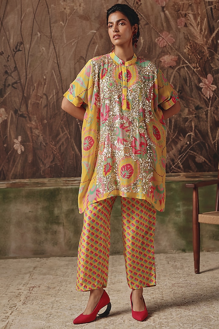 Yellow Silk Printed & Hand Embellished Kurta Set by Archana Shah at Pernia's Pop Up Shop